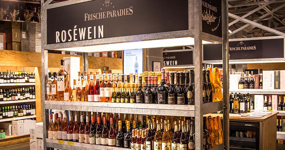 Roseweinregal im Frischeparadies